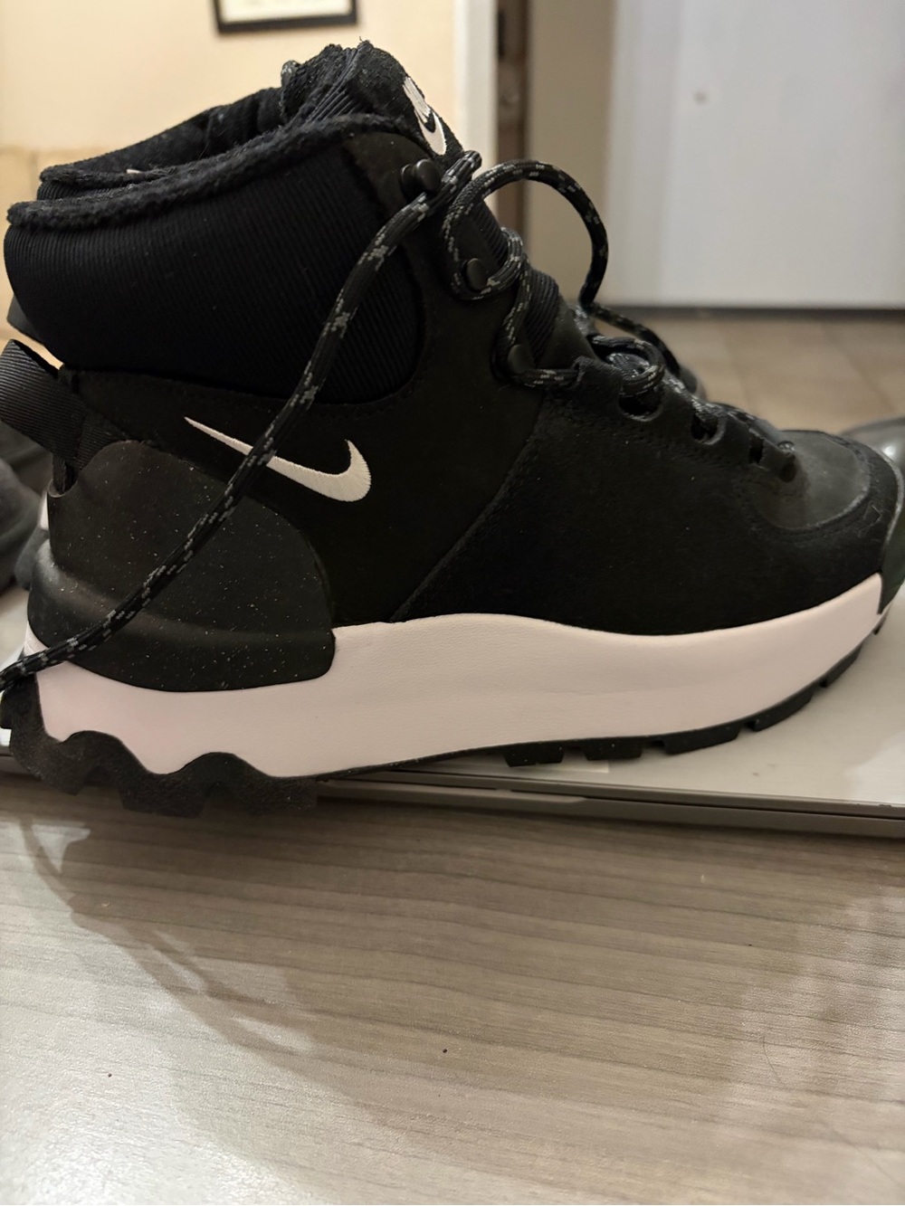 6 black Nike city classic boot never worn
